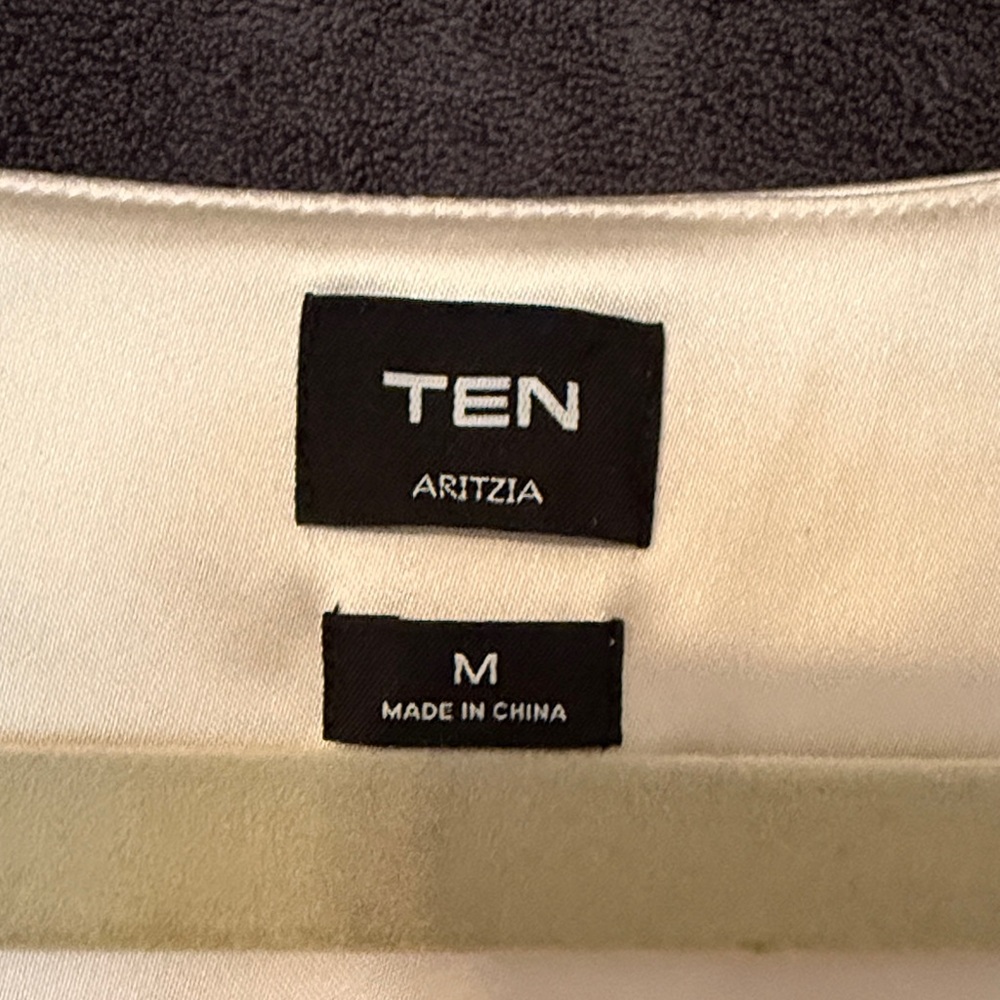 Aritzia Cream Sleeveless Blouse - Picture 2 of 5